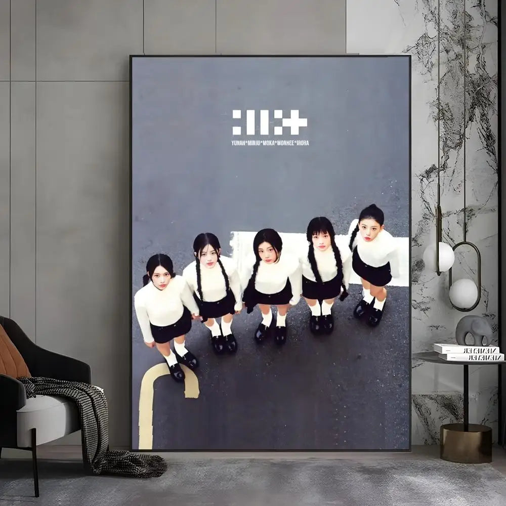 Poster ILLIT – K-pop Wall Art Premium 50x70 cm