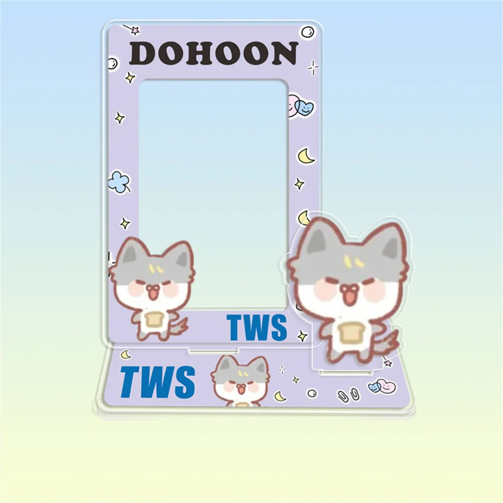 Hot Sale Babymonster ATEEZ CORTIS BINI ZB1 Card Holder Stand Figure TWS KATSEYE NMIXX Cards Sleeve Stand Board Fans Gift Decor otakupop.store