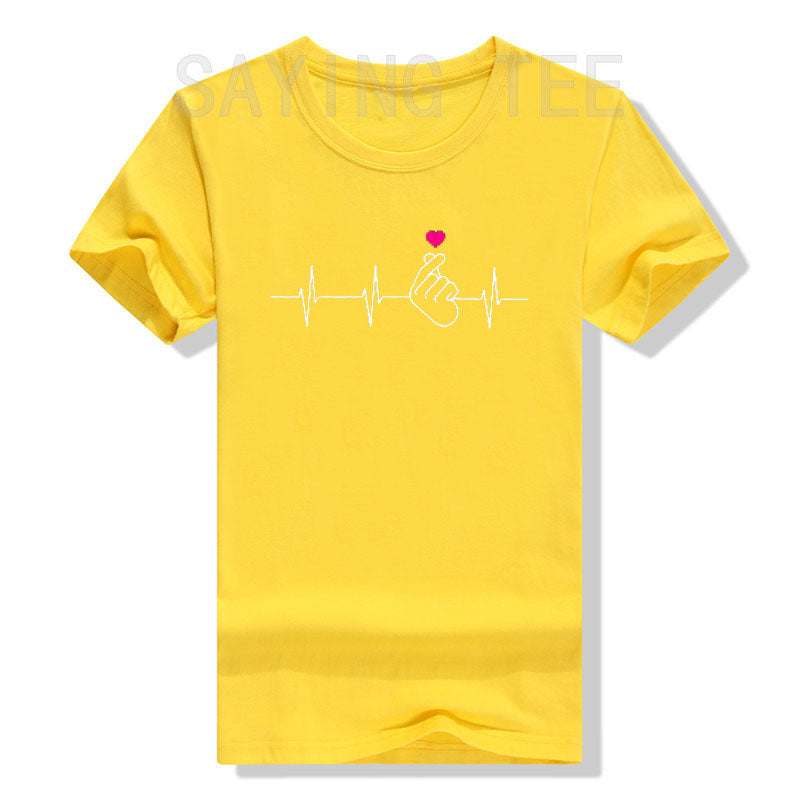 T-shirt K-Pop avec motif main cœur en doigt, manches courtes, coton-polyester, style décontracté pour femmes fans de K-Drama et musique coréenne.