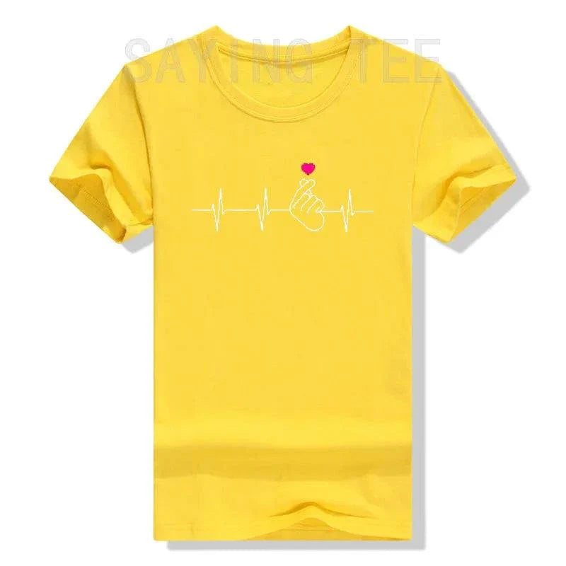 T-shirt K-Pop à manches courtes avec motif cœur doigt style K-Drama pour fans de musique coréenne