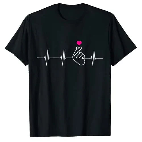 T-shirt K-Pop à manches courtes avec symbole cœur doigts et design digital pour fans féminins