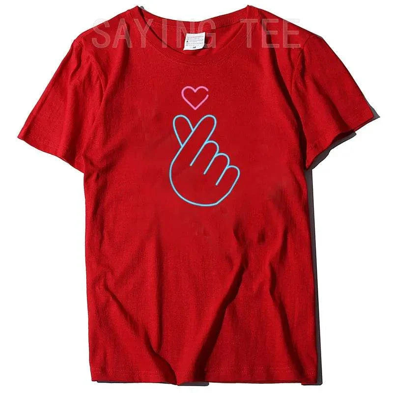 T-shirt K-Pop avec motif cœur fait main style doigt en cœur, manches courtes, coton-polyester pour femmes fans de K-Drama et musique coréenne