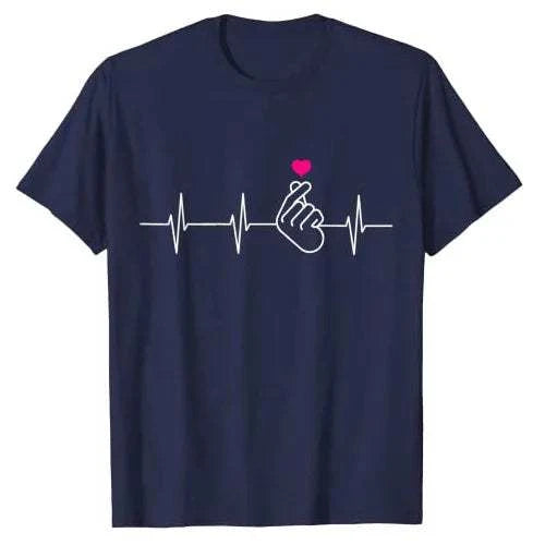 T-shirt K-Pop pour femmes avec motif cœur fait de coton et polyester manches courtes style basique