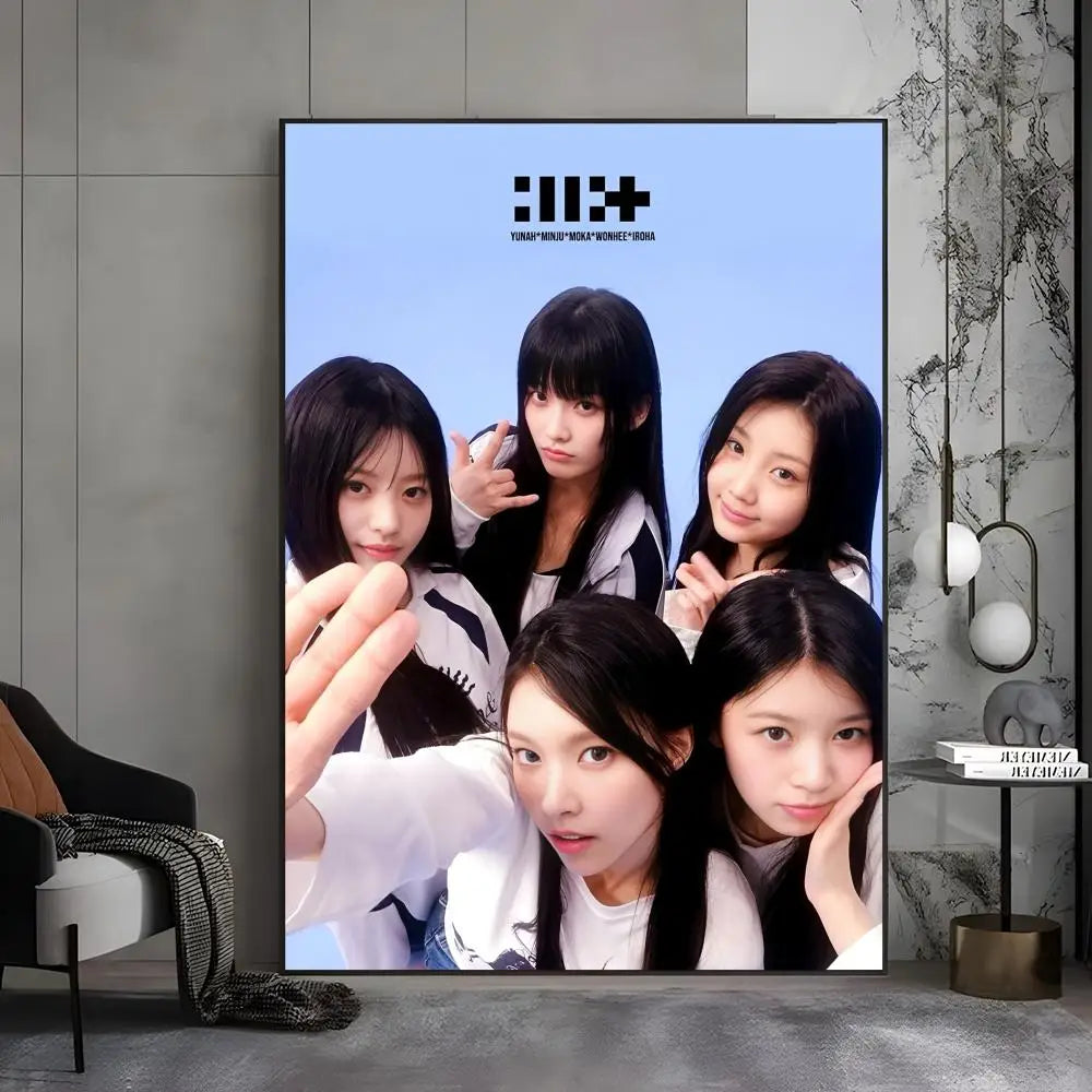 Poster ILLIT – K-pop Wall Art Premium 50x70 cm
