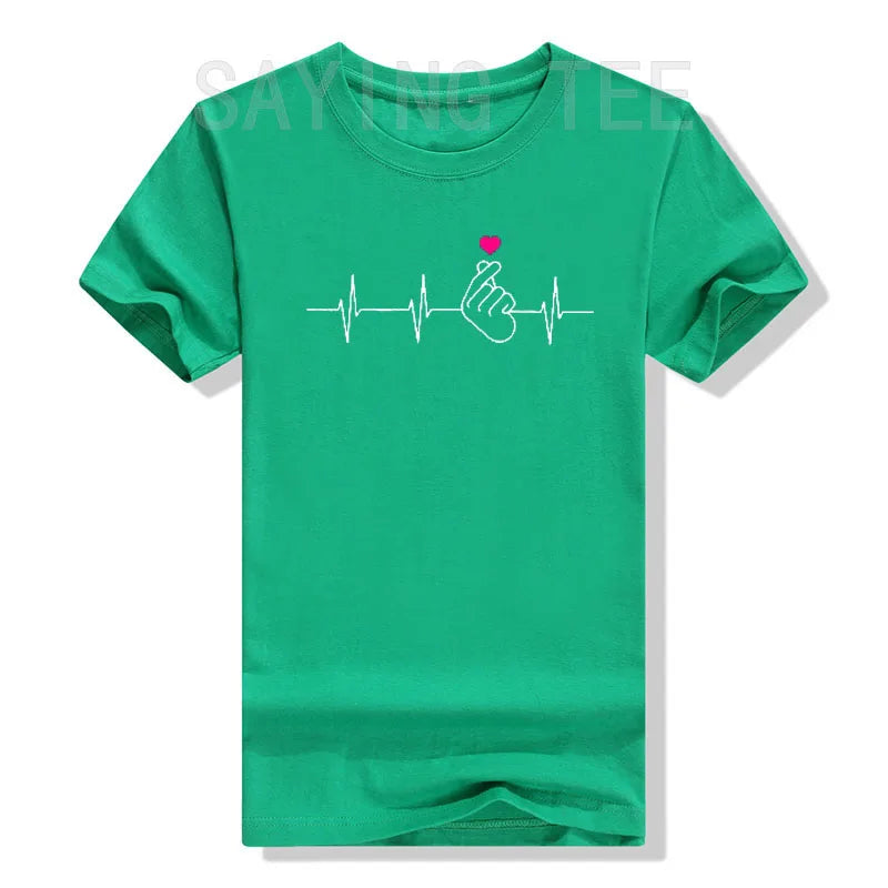 T-shirt K-Pop cœur fait avec les doigts design coréen pour fans de musique et mode K-Drama