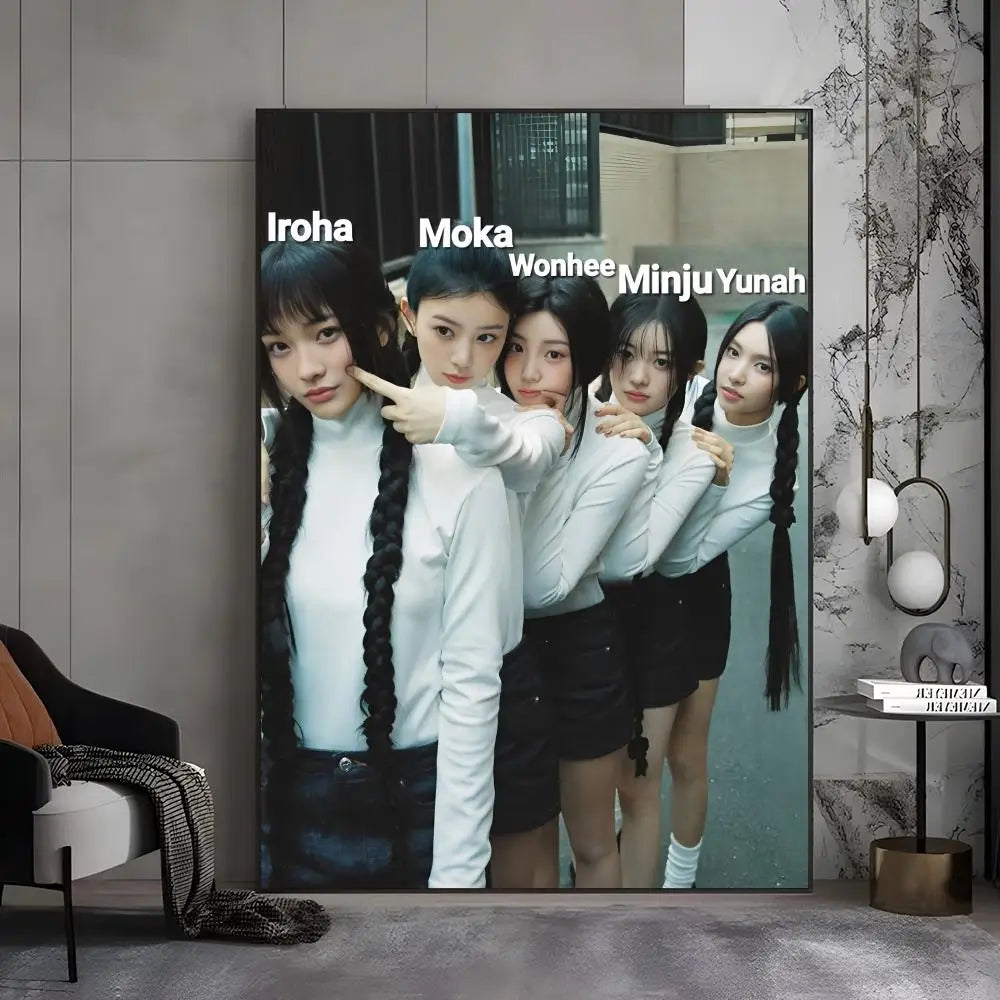 Poster ILLIT – K-pop Wall Art Premium 50x70 cm