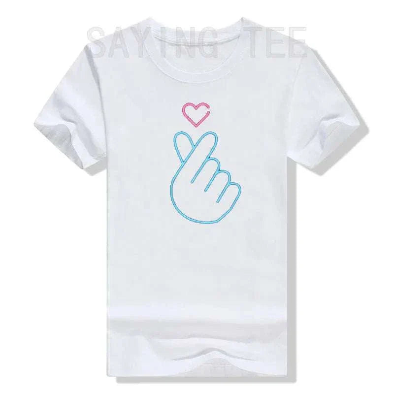 T-shirt K-Pop à manches courtes avec motif cœur et symbole main Korean Pop pour fans de K-Drama