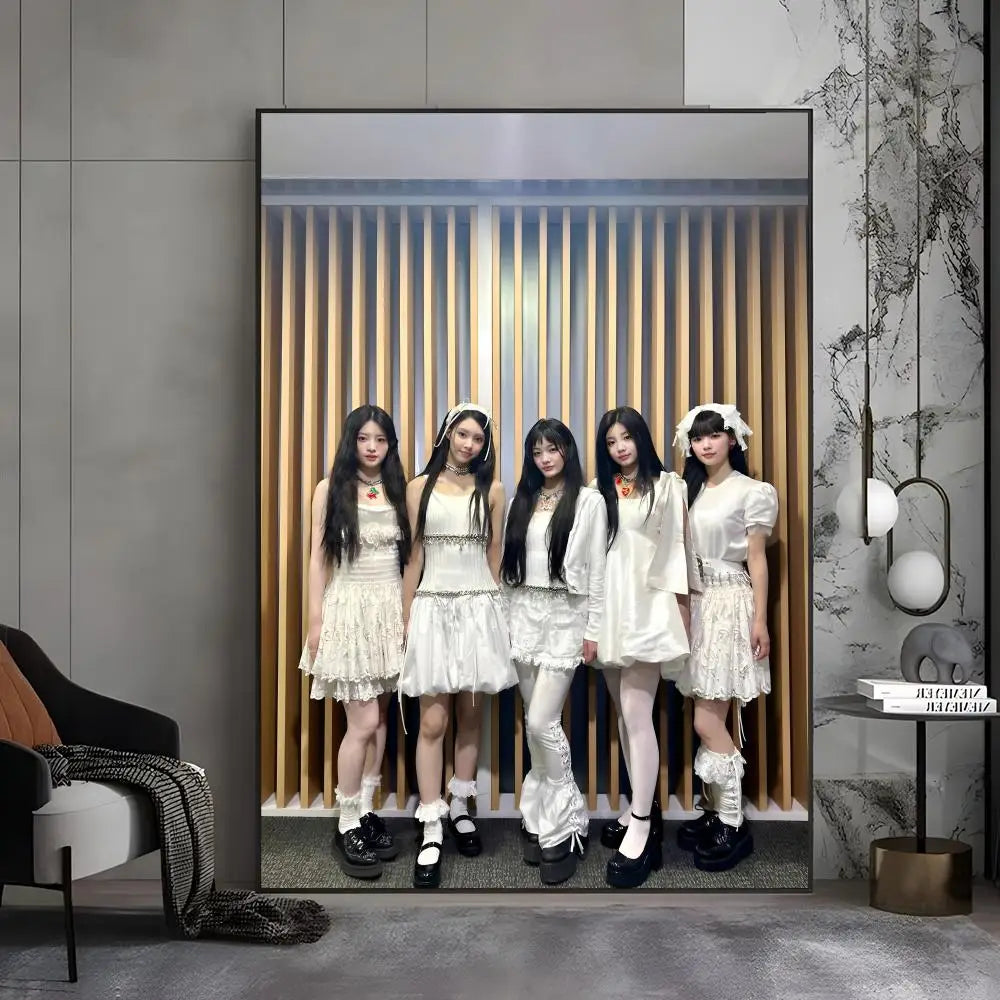 Poster ILLIT – K-pop Wall Art Premium 50x70 cm