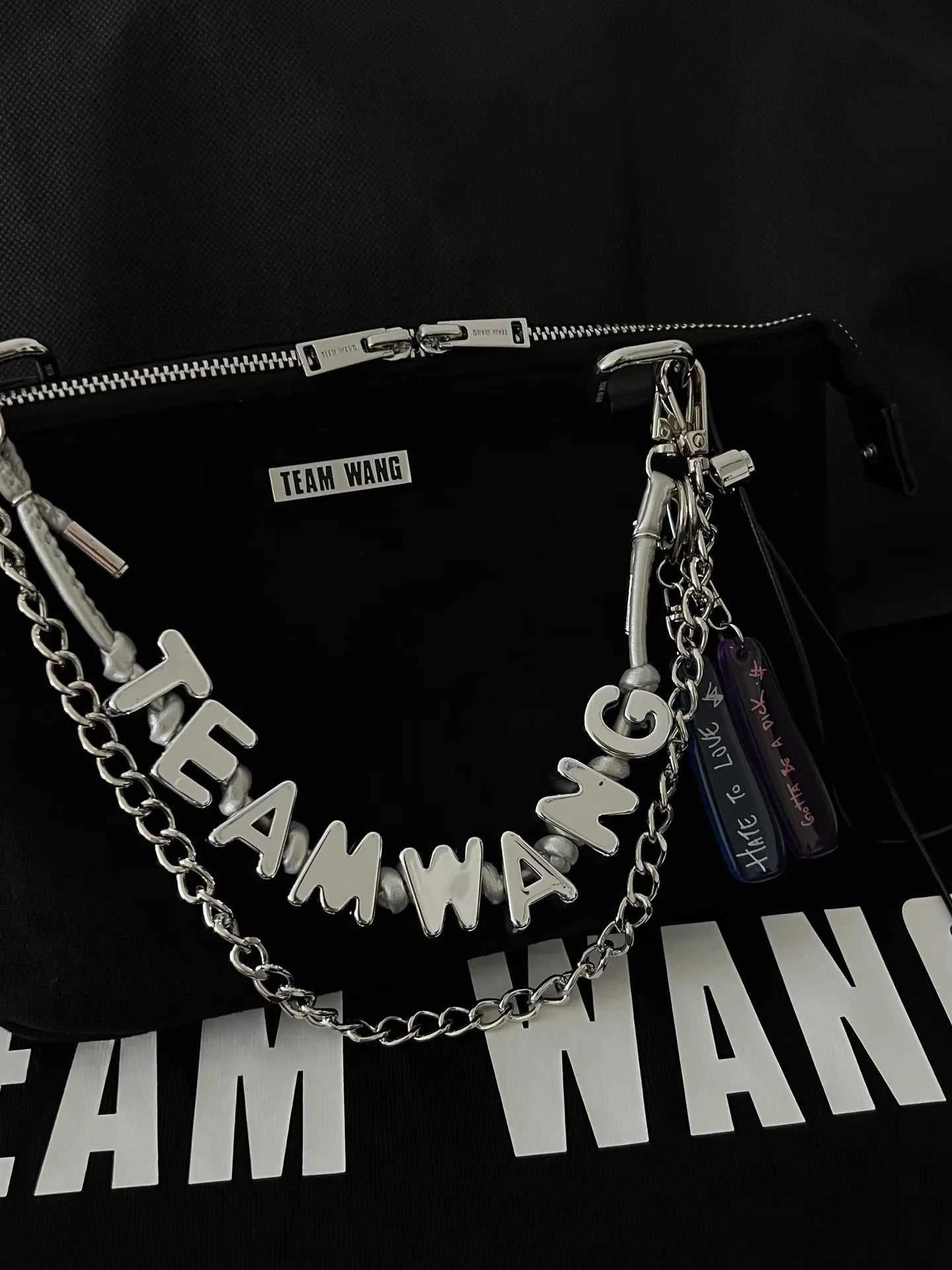 Chaîne de Sac Jackson Wang TEAM WANG – Accessoire K-pop Collector